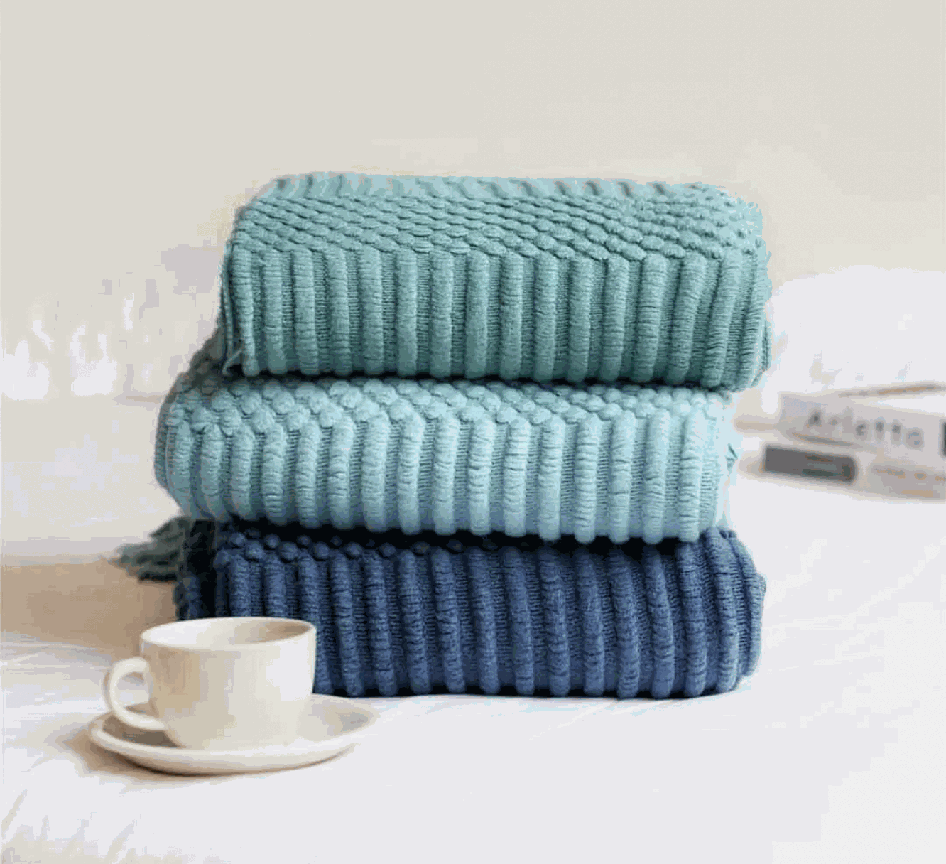 Knitted Throw Blanket – Lightweight Warmth, Instant Cosy Comfort
