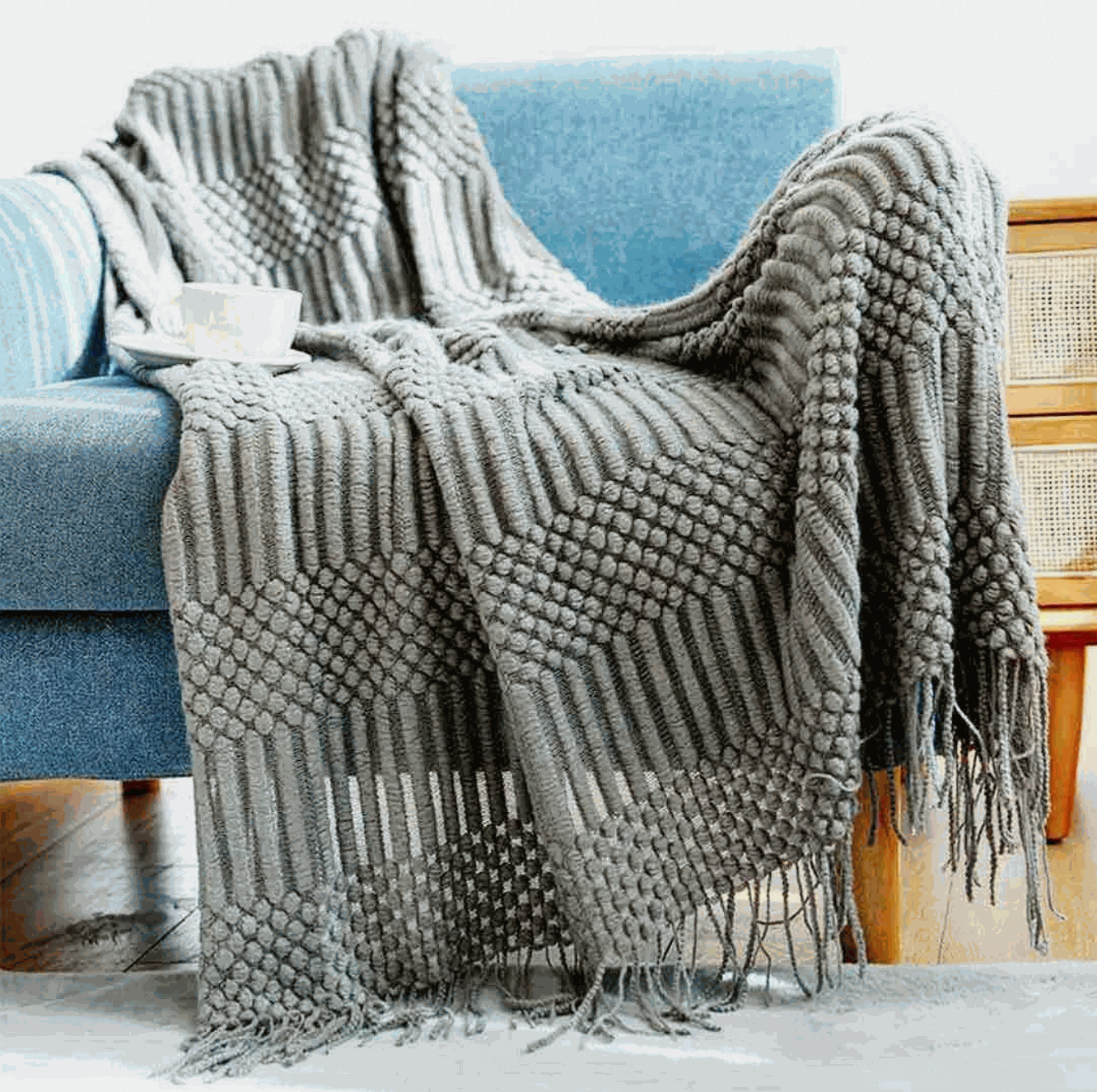 Knitted Throw Blanket – Lightweight Warmth, Instant Cosy Comfort