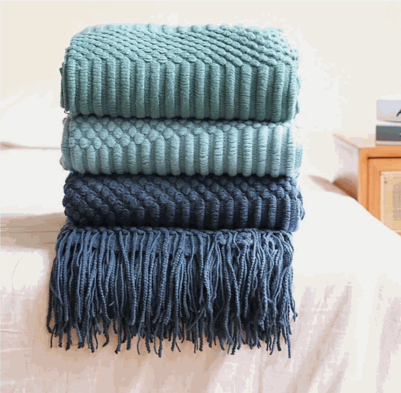 Knitted Throw Blanket – Lightweight Warmth, Instant Cosy Comfort